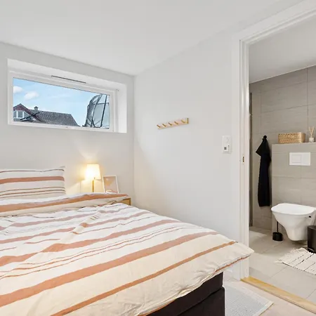 Modern With Wifi And New Furniture - Free Parking Appartement